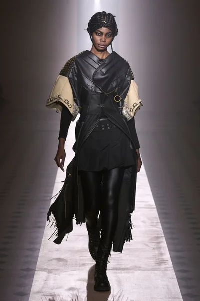 Look 18